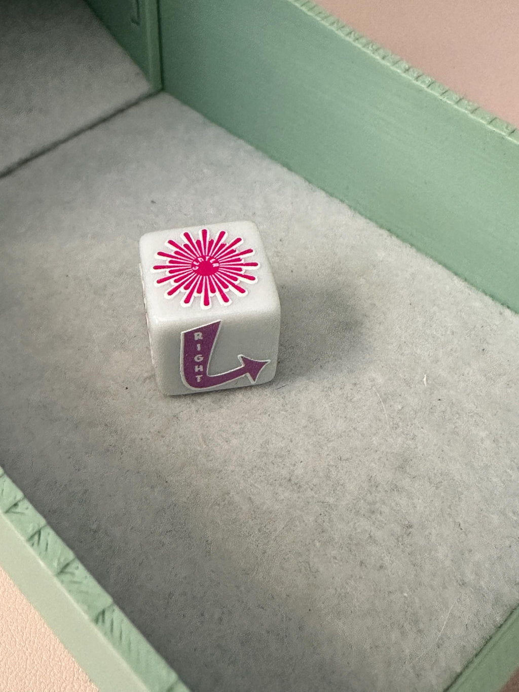 LEFT CENTER RIGHT dice