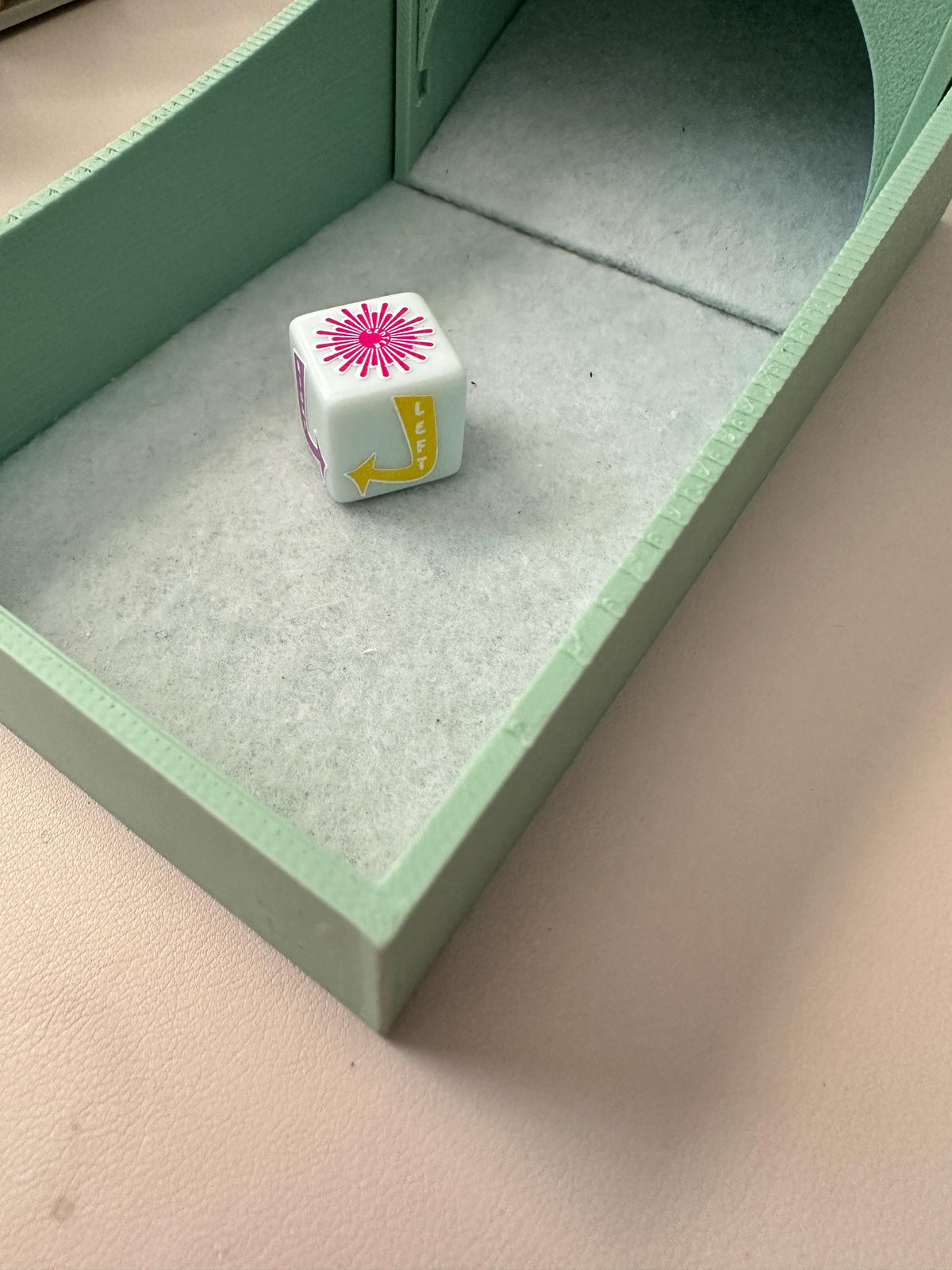 LEFT CENTER RIGHT dice