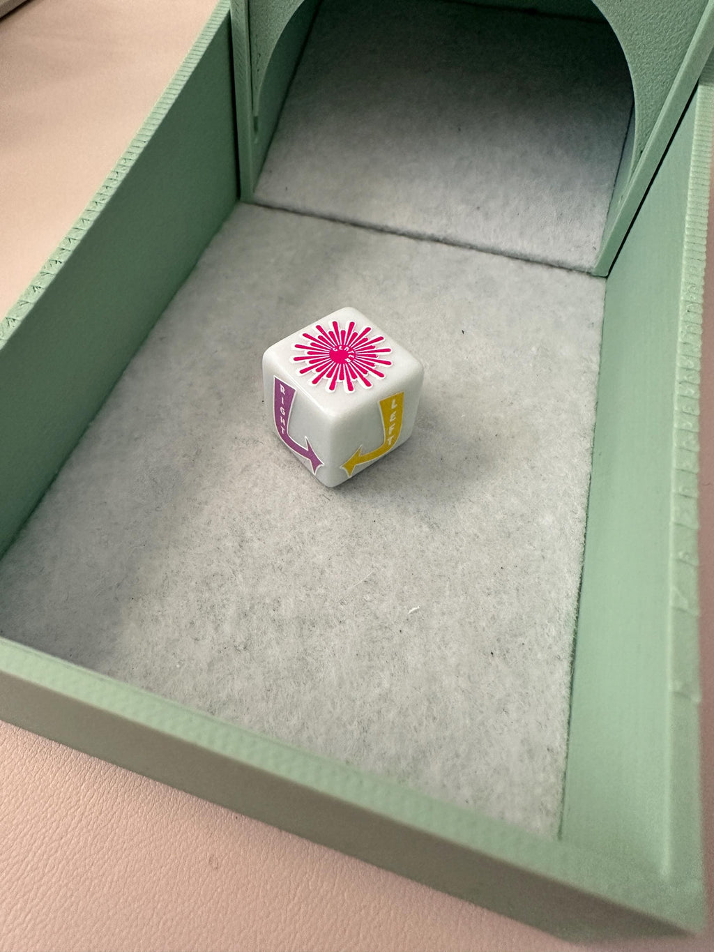 LEFT CENTER RIGHT dice
