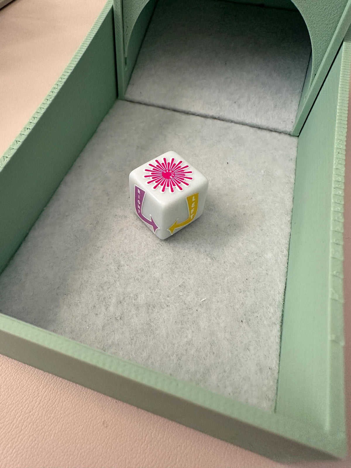 LEFT CENTER RIGHT dice